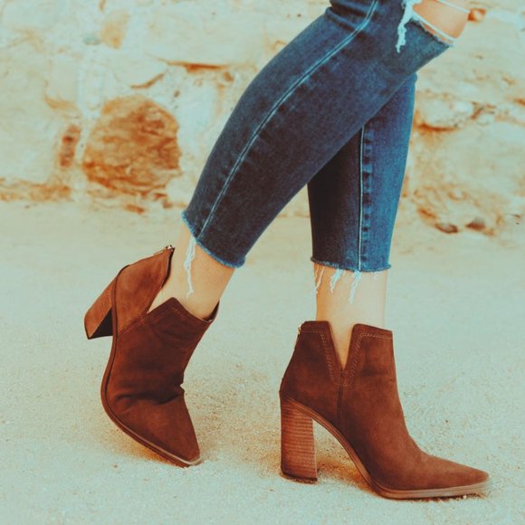 Vince Camuto Shoes - VINCE CAMUTO Welland Bootie In Chocolate Suede Size 6.5